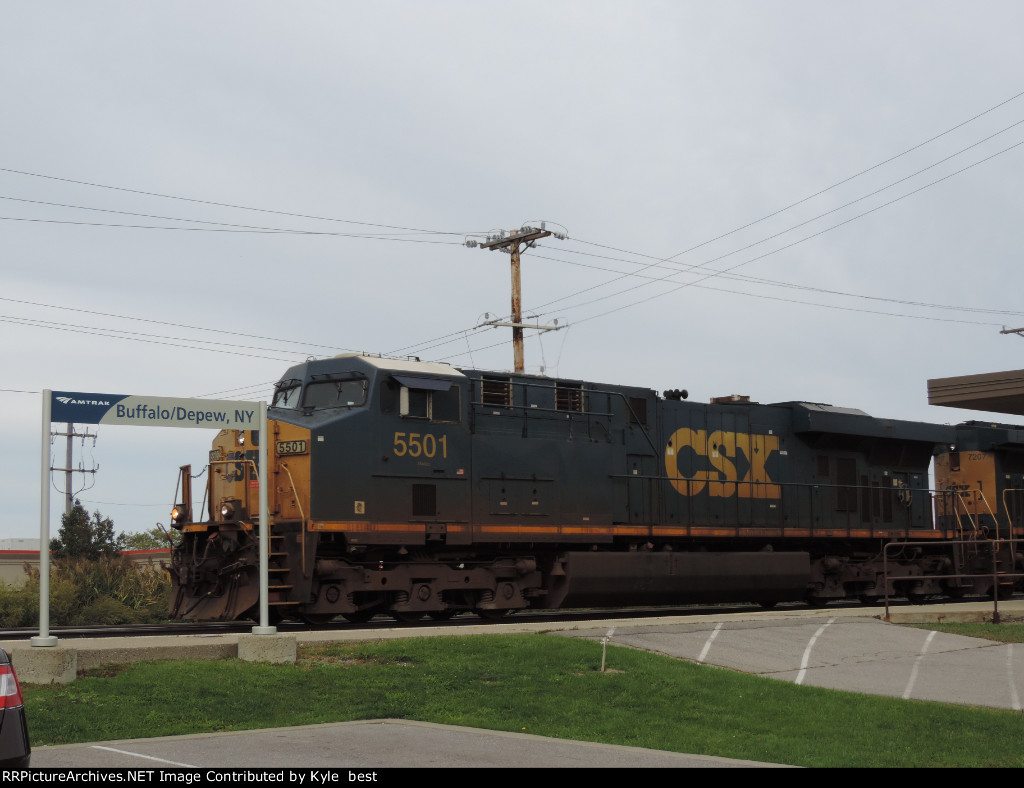 CSX 5501 on M561